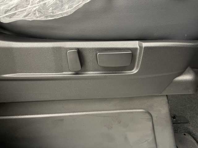 三菱 デリカＤ：５ シャモニー 埼玉県 2025(令7)年 0.1千km グレーⅡ 登録済未使用車/三菱e-Assist/全方位カメラ/両側パワースライドドア/電動リアゲート/ハーフレザーシート/運転席パワーシート/シートヒーター/ステアリングヒーター/パドルシフト/純正１８インチアルミホイール/AC100V/プッシュスタート/スマートキー/スペアキー１本