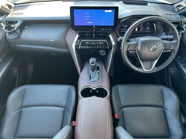 トヨタ ハリアー ハイブリッド Z レザーパッケージ 神奈川県 2023(令5)年 2.7万km プラチナホワイトパールマイカ JBLサウンドシステム/調光パノラマルーフ/モデリスタエアロ/wedsクレンツェ21インチアルミ/純正ナビ(AM/FM/USB/BT/フルセグTV/Miracast)/パノラミックビューモニター/RS-Rダウンサス/衝突被害軽減ブレーキ/レーンキープアシスト/ブラインドスポットモニター/クリアランスソナー/オートハイビーム/レーダークルーズコントロール/黒革シート/D/N席エアーシート/D/N席パワーシート(D席メモリー)/ステアリングヒーター/デジタルインナーミラー/ヘッドアップディスプレイ/パワーバックドア/ビルトインETC2.0/前方ドライブレコーダー/社外GPSレーダー/純正夏タイヤ付AW積込/スペアキー×1/保証書/取扱説明書