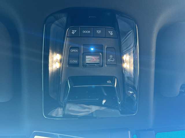 トヨタ ハリアー ハイブリッド Z レザーパッケージ 神奈川県 2023(令5)年 2.7万km プラチナホワイトパールマイカ JBLサウンドシステム/調光パノラマルーフ/モデリスタエアロ/wedsクレンツェ21インチアルミ/純正ナビ(AM/FM/USB/BT/フルセグTV/Miracast)/パノラミックビューモニター/RS-Rダウンサス/衝突被害軽減ブレーキ/レーンキープアシスト/ブラインドスポットモニター/クリアランスソナー/オートハイビーム/レーダークルーズコントロール/黒革シート/D/N席エアーシート/D/N席パワーシート(D席メモリー)/ステアリングヒーター/デジタルインナーミラー/ヘッドアップディスプレイ/パワーバックドア/ビルトインETC2.0/前方ドライブレコーダー/社外GPSレーダー/純正夏タイヤ付AW積込/スペアキー×1/保証書/取扱説明書