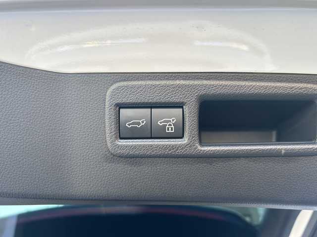 トヨタ ハリアー ハイブリッド Z レザーパッケージ 神奈川県 2023(令5)年 2.7万km プラチナホワイトパールマイカ JBLサウンドシステム/調光パノラマルーフ/モデリスタエアロ/wedsクレンツェ21インチアルミ/純正ナビ(AM/FM/USB/BT/フルセグTV/Miracast)/パノラミックビューモニター/RS-Rダウンサス/衝突被害軽減ブレーキ/レーンキープアシスト/ブラインドスポットモニター/クリアランスソナー/オートハイビーム/レーダークルーズコントロール/黒革シート/D/N席エアーシート/D/N席パワーシート(D席メモリー)/ステアリングヒーター/デジタルインナーミラー/ヘッドアップディスプレイ/パワーバックドア/ビルトインETC2.0/前方ドライブレコーダー/社外GPSレーダー/純正夏タイヤ付AW積込/スペアキー×1/保証書/取扱説明書