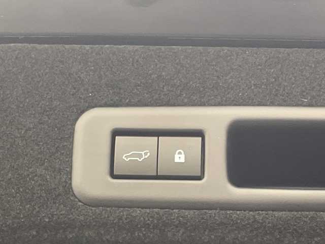 レクサス ＲＸ 450h バージョンL 愛媛県 2021(令3)年 4.8万km グラファイトブラックガラスフレーク ムーンルーフ　110000円/マークレビンソンプレミアムサラウンドサウンドシステム　229900円/後席モニター//235/55R20 102Vタイヤ＆20X8Jアルミホイール（切削光輝）/Lexus Safety System＋　　 プリクラッシュセーフティ（歩行者［昼夜］・自転車運転者［昼］検知機能付衝突回避支援タイプ/ミリ波レーダー＋単眼カメラ方式）/レーントレーシングアシスト［LTA］/オートマチックハイビーム［AHB］/レーダークルーズコントロール（全車速追従機能付）/ロードサインアシスト［RSA］/（付帯機能）先行車発進告知機能［TMN］/N］/パーキングサポートブレーキ（静止物＋後方接近車両）［PKSB］/三眼フルLEDヘッドランプ（ロー・ハイビーム）＆LEDシーケンシャルターンシグナルランプ（フロント・リヤ）/カラーヘッドアップディスプレイ/ステアリングヒーター/セミアニリン本革シート（運転席・助手席ポジションメモリー/運転席・助手席ベンチレーション機能付）/パワーバックドア/パノラミックビューモニター/ETC２．０/全席シートヒーター