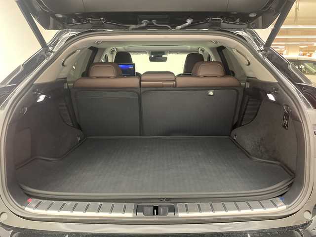 レクサス ＲＸ 450h バージョンL 愛媛県 2021(令3)年 4.8万km グラファイトブラックガラスフレーク ムーンルーフ　110000円/マークレビンソンプレミアムサラウンドサウンドシステム　229900円/後席モニター//235/55R20 102Vタイヤ＆20X8Jアルミホイール（切削光輝）/Lexus Safety System＋　　 プリクラッシュセーフティ（歩行者［昼夜］・自転車運転者［昼］検知機能付衝突回避支援タイプ/ミリ波レーダー＋単眼カメラ方式）/レーントレーシングアシスト［LTA］/オートマチックハイビーム［AHB］/レーダークルーズコントロール（全車速追従機能付）/ロードサインアシスト［RSA］/（付帯機能）先行車発進告知機能［TMN］/N］/パーキングサポートブレーキ（静止物＋後方接近車両）［PKSB］/三眼フルLEDヘッドランプ（ロー・ハイビーム）＆LEDシーケンシャルターンシグナルランプ（フロント・リヤ）/カラーヘッドアップディスプレイ/ステアリングヒーター/セミアニリン本革シート（運転席・助手席ポジションメモリー/運転席・助手席ベンチレーション機能付）/パワーバックドア/パノラミックビューモニター/ETC２．０/全席シートヒーター