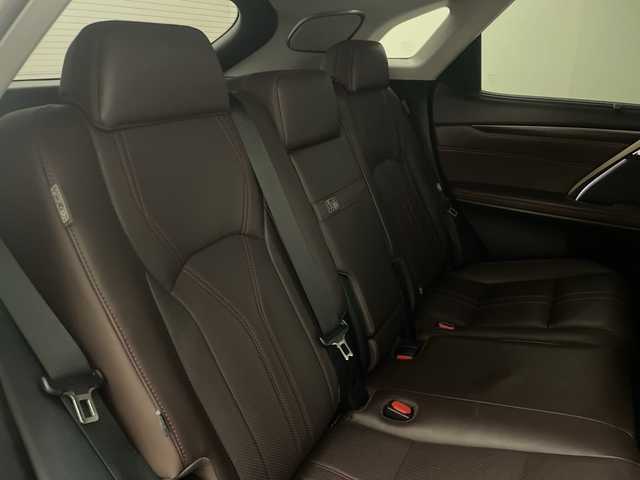 レクサス ＲＸ 450h バージョンL 愛媛県 2021(令3)年 4.8万km グラファイトブラックガラスフレーク ムーンルーフ　110000円/マークレビンソンプレミアムサラウンドサウンドシステム　229900円/後席モニター//235/55R20 102Vタイヤ＆20X8Jアルミホイール（切削光輝）/Lexus Safety System＋　　 プリクラッシュセーフティ（歩行者［昼夜］・自転車運転者［昼］検知機能付衝突回避支援タイプ/ミリ波レーダー＋単眼カメラ方式）/レーントレーシングアシスト［LTA］/オートマチックハイビーム［AHB］/レーダークルーズコントロール（全車速追従機能付）/ロードサインアシスト［RSA］/（付帯機能）先行車発進告知機能［TMN］/N］/パーキングサポートブレーキ（静止物＋後方接近車両）［PKSB］/三眼フルLEDヘッドランプ（ロー・ハイビーム）＆LEDシーケンシャルターンシグナルランプ（フロント・リヤ）/カラーヘッドアップディスプレイ/ステアリングヒーター/セミアニリン本革シート（運転席・助手席ポジションメモリー/運転席・助手席ベンチレーション機能付）/パワーバックドア/パノラミックビューモニター/ETC２．０/全席シートヒーター