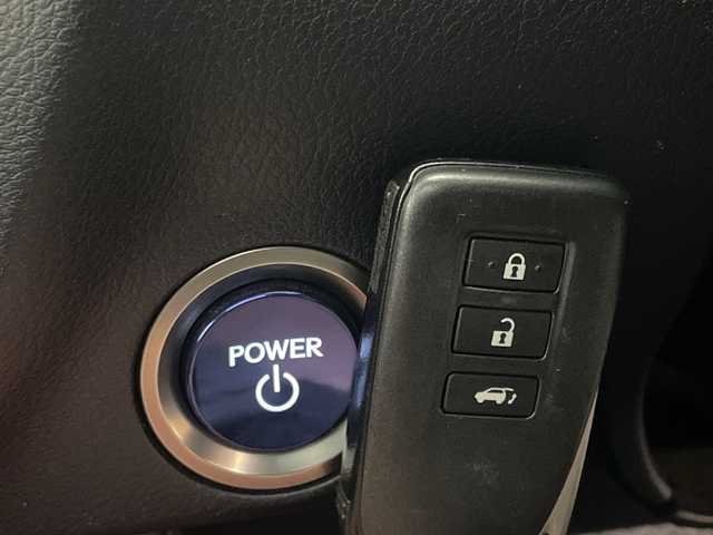 レクサス ＲＸ 450h バージョンL 愛媛県 2021(令3)年 4.8万km グラファイトブラックガラスフレーク ムーンルーフ　110000円/マークレビンソンプレミアムサラウンドサウンドシステム　229900円/後席モニター//235/55R20 102Vタイヤ＆20X8Jアルミホイール（切削光輝）/Lexus Safety System＋　　 プリクラッシュセーフティ（歩行者［昼夜］・自転車運転者［昼］検知機能付衝突回避支援タイプ/ミリ波レーダー＋単眼カメラ方式）/レーントレーシングアシスト［LTA］/オートマチックハイビーム［AHB］/レーダークルーズコントロール（全車速追従機能付）/ロードサインアシスト［RSA］/（付帯機能）先行車発進告知機能［TMN］/N］/パーキングサポートブレーキ（静止物＋後方接近車両）［PKSB］/三眼フルLEDヘッドランプ（ロー・ハイビーム）＆LEDシーケンシャルターンシグナルランプ（フロント・リヤ）/カラーヘッドアップディスプレイ/ステアリングヒーター/セミアニリン本革シート（運転席・助手席ポジションメモリー/運転席・助手席ベンチレーション機能付）/パワーバックドア/パノラミックビューモニター/ETC２．０/全席シートヒーター