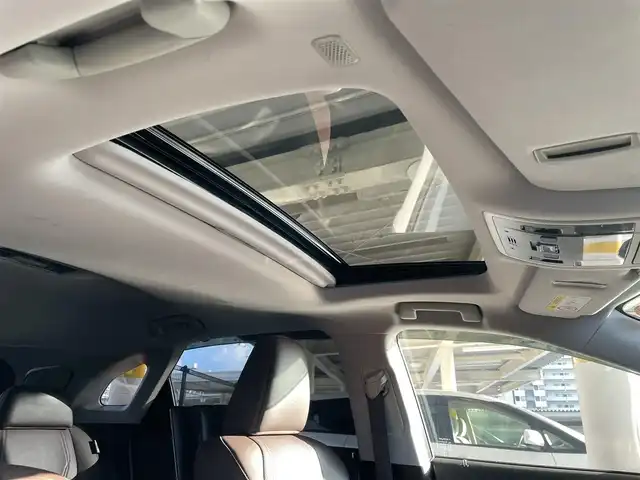 レクサス ＲＸ 450h バージョンL 愛媛県 2021(令3)年 4.8万km グラファイトブラックガラスフレーク ムーンルーフ　110000円/マークレビンソンプレミアムサラウンドサウンドシステム　229900円/後席モニター//235/55R20 102Vタイヤ＆20X8Jアルミホイール（切削光輝）/Lexus Safety System＋　　 プリクラッシュセーフティ（歩行者［昼夜］・自転車運転者［昼］検知機能付衝突回避支援タイプ/ミリ波レーダー＋単眼カメラ方式）/レーントレーシングアシスト［LTA］/オートマチックハイビーム［AHB］/レーダークルーズコントロール（全車速追従機能付）/ロードサインアシスト［RSA］/（付帯機能）先行車発進告知機能［TMN］/N］/パーキングサポートブレーキ（静止物＋後方接近車両）［PKSB］/三眼フルLEDヘッドランプ（ロー・ハイビーム）＆LEDシーケンシャルターンシグナルランプ（フロント・リヤ）/カラーヘッドアップディスプレイ/ステアリングヒーター/セミアニリン本革シート（運転席・助手席ポジションメモリー/運転席・助手席ベンチレーション機能付）/パワーバックドア/パノラミックビューモニター/ETC２．０/全席シートヒーター