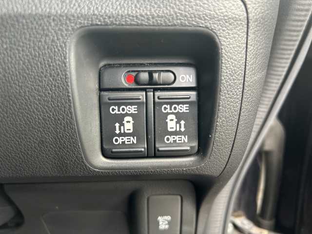 ホンダ Ｎ ＢＯＸ カスタム G ターボ Lパッケージ 東京都 2016(平28)年 7.3万km プレミアムベルベットパープル・パール GathersフルセグTVナビ（VXM-175VFNi）/・Bluetooth/AUX/USB/純正15インチアルミホイール/純正フロアマット/バックカメラ/ETC/両側パワースライドドア/横滑り防止装置/盗難防止装置/ドアバイザー/オートライト/後席サンシェード/プッシュスタート/後席チップアップシート/スマートキー/スペアキー1本/保証書