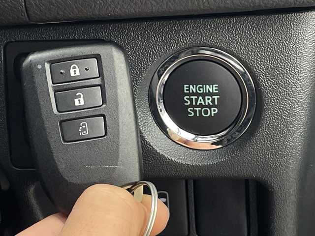 トヨタ ハイエース GL 群馬県 2022(令4)年 1万km ホワイトパールクリスタルシャイン アルパイン１２．８型後席モニター　アルパイン１１型ナビ　全周囲カメラ　デジタルインナーミラー　電動スライドドア　LED　衝突被害軽減ブレーキ　レーンアシスト　オートライト　ETC　ドラレコ　禁煙車