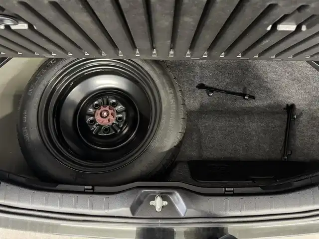 トヨタ ヴォクシー ZS 煌 三重県 2018(平30)年 2.7万km イナズマスパーキングブラックガラスフレーク ガソリン/FF/MTモード付インパネCVT/純正 10インチナビ NSZT-Z66T/（AM/FM/CD/DVD/TV/SD/SDREC/Bluetooth）/バックカメラ/両側パワースライドドア/ビルトイン ETC/Toyota Safety Sense/・プリクラッシュセーフティ［PCS］/・レーンディパーチャーアラート［LDA］/・オートハイビーム［AHB］/・横滑り防止装置［TRC］/など/装備/・クルーズコントロール/・左右独立温度調整＆後席独立調整オートエアコン/・オートライト/・LED ヘッドランプ＆フロントフォグランプ/・ステアリングスイッチ/・プッシュスタート/・充電用USBジャックx2/・純正16inAW/・保/取/・スマートキーx1/など