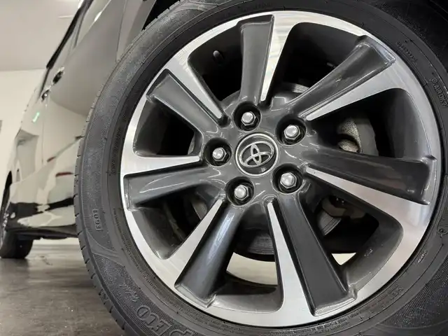 トヨタ ヴォクシー ZS 煌 三重県 2018(平30)年 2.7万km イナズマスパーキングブラックガラスフレーク ガソリン/FF/MTモード付インパネCVT/純正 10インチナビ NSZT-Z66T/（AM/FM/CD/DVD/TV/SD/SDREC/Bluetooth）/バックカメラ/両側パワースライドドア/ビルトイン ETC/Toyota Safety Sense/・プリクラッシュセーフティ［PCS］/・レーンディパーチャーアラート［LDA］/・オートハイビーム［AHB］/・横滑り防止装置［TRC］/など/装備/・クルーズコントロール/・左右独立温度調整＆後席独立調整オートエアコン/・オートライト/・LED ヘッドランプ＆フロントフォグランプ/・ステアリングスイッチ/・プッシュスタート/・充電用USBジャックx2/・純正16inAW/・保/取/・スマートキーx1/など