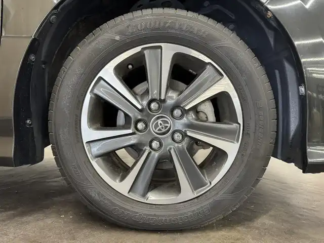 トヨタ ヴォクシー ZS 煌 三重県 2018(平30)年 2.7万km イナズマスパーキングブラックガラスフレーク ガソリン/FF/MTモード付インパネCVT/純正 10インチナビ NSZT-Z66T/（AM/FM/CD/DVD/TV/SD/SDREC/Bluetooth）/バックカメラ/両側パワースライドドア/ビルトイン ETC/Toyota Safety Sense/・プリクラッシュセーフティ［PCS］/・レーンディパーチャーアラート［LDA］/・オートハイビーム［AHB］/・横滑り防止装置［TRC］/など/装備/・クルーズコントロール/・左右独立温度調整＆後席独立調整オートエアコン/・オートライト/・LED ヘッドランプ＆フロントフォグランプ/・ステアリングスイッチ/・プッシュスタート/・充電用USBジャックx2/・純正16inAW/・保/取/・スマートキーx1/など
