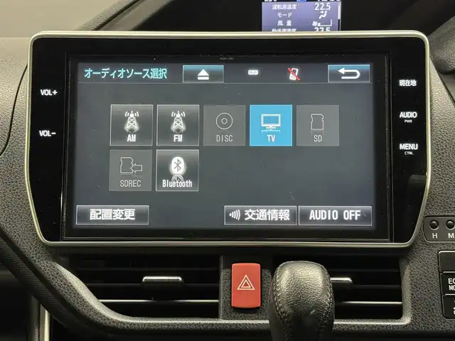 トヨタ ヴォクシー ZS 煌 三重県 2018(平30)年 2.7万km イナズマスパーキングブラックガラスフレーク ガソリン/FF/MTモード付インパネCVT/純正 10インチナビ NSZT-Z66T/（AM/FM/CD/DVD/TV/SD/SDREC/Bluetooth）/バックカメラ/両側パワースライドドア/ビルトイン ETC/Toyota Safety Sense/・プリクラッシュセーフティ［PCS］/・レーンディパーチャーアラート［LDA］/・オートハイビーム［AHB］/・横滑り防止装置［TRC］/など/装備/・クルーズコントロール/・左右独立温度調整＆後席独立調整オートエアコン/・オートライト/・LED ヘッドランプ＆フロントフォグランプ/・ステアリングスイッチ/・プッシュスタート/・充電用USBジャックx2/・純正16inAW/・保/取/・スマートキーx1/など