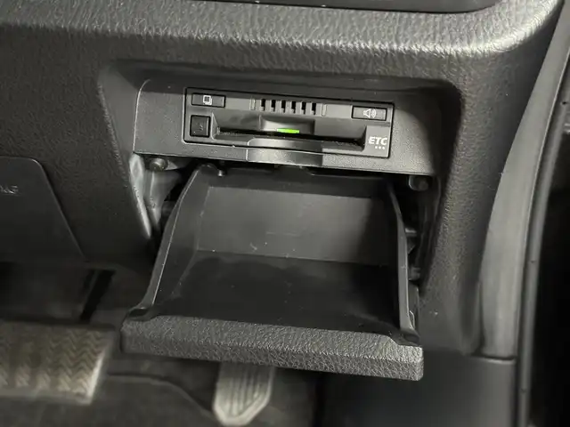 トヨタ ヴォクシー ZS 煌 三重県 2018(平30)年 2.7万km イナズマスパーキングブラックガラスフレーク ガソリン/FF/MTモード付インパネCVT/純正 10インチナビ NSZT-Z66T/（AM/FM/CD/DVD/TV/SD/SDREC/Bluetooth）/バックカメラ/両側パワースライドドア/ビルトイン ETC/Toyota Safety Sense/・プリクラッシュセーフティ［PCS］/・レーンディパーチャーアラート［LDA］/・オートハイビーム［AHB］/・横滑り防止装置［TRC］/など/装備/・クルーズコントロール/・左右独立温度調整＆後席独立調整オートエアコン/・オートライト/・LED ヘッドランプ＆フロントフォグランプ/・ステアリングスイッチ/・プッシュスタート/・充電用USBジャックx2/・純正16inAW/・保/取/・スマートキーx1/など
