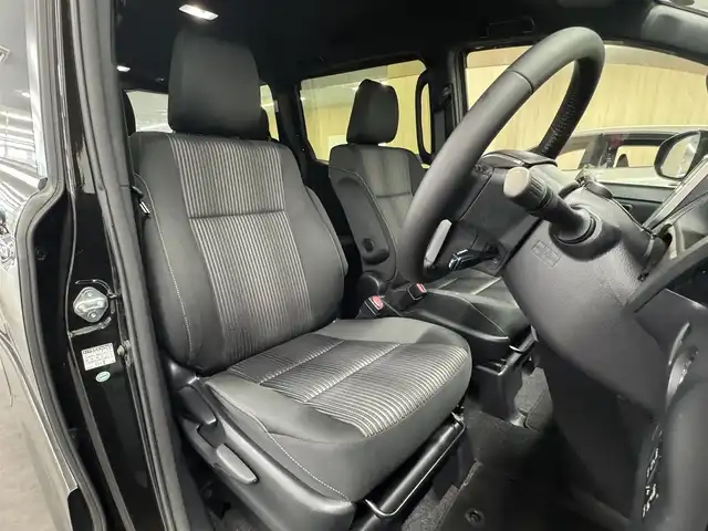 トヨタ ヴォクシー ZS 煌 三重県 2018(平30)年 2.7万km イナズマスパーキングブラックガラスフレーク ガソリン/FF/MTモード付インパネCVT/純正 10インチナビ NSZT-Z66T/（AM/FM/CD/DVD/TV/SD/SDREC/Bluetooth）/バックカメラ/両側パワースライドドア/ビルトイン ETC/Toyota Safety Sense/・プリクラッシュセーフティ［PCS］/・レーンディパーチャーアラート［LDA］/・オートハイビーム［AHB］/・横滑り防止装置［TRC］/など/装備/・クルーズコントロール/・左右独立温度調整＆後席独立調整オートエアコン/・オートライト/・LED ヘッドランプ＆フロントフォグランプ/・ステアリングスイッチ/・プッシュスタート/・充電用USBジャックx2/・純正16inAW/・保/取/・スマートキーx1/など