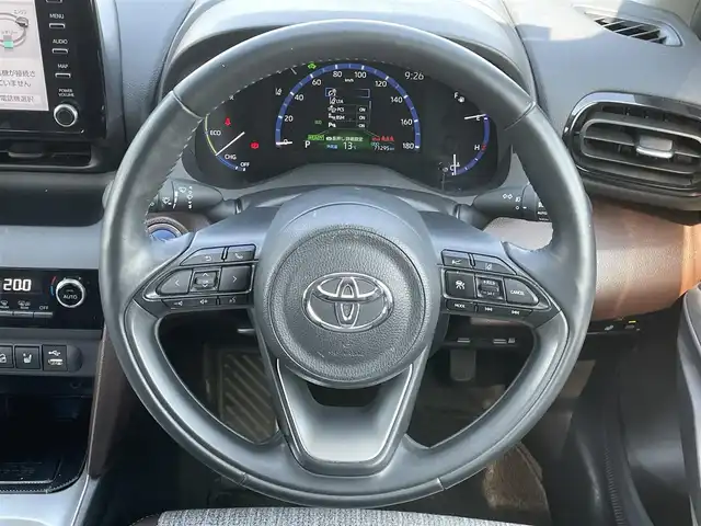 トヨタ ヤリスクロス ハイブリッド Z 道央・札幌 2020(令2)年 7.2万km ブラックマイカ/ブラスゴールドメタリック 2トーン ４WD/純正ディスプレイオーディオ/AM/FM/BT/フルセグ/トヨタセーフティセンス/プリクラッシュセーフティ/横滑り防止装置/レーダークルーズコントロール/ダウンヒルアシストコントロール/レーンキープアシスト/クリアランスソナー/ブラインドスポットモニター/リアクロストラフィックアラート/パーキングサポートブレーキ/ロードサインアシスト/パノラミックビューモニター/ビルトインETC2.0/ドライブレコーダー/DRIVEMODE切替/EVMODE/パワーバックドア/D席パワーシート/前席シートヒーター/ハーフレザーシート/革巻きステアリング/ステアリングリモコン/ハンドルヒーター/電動パーキング/ブレーキホールド/プッシュスタート/スマートキー/LEDヘッドライト/オートライト/オートハイビーム/フォグランプ/電動格納ミラー/ヒーテッドドアミラー/ウィンカーミラー/純正フロアマット/ドアバイザー