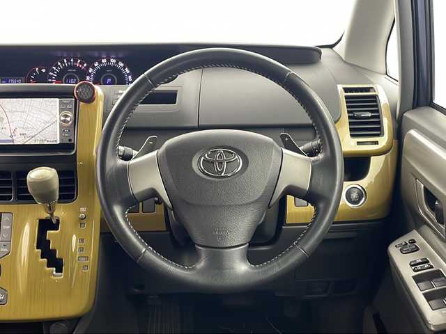 トヨタ ヴォクシー ZS 栃木県 2007(平19)年 17.6万km ダークバイオレットマイカメタリック 社外7インチナビ/AM FM CD DVD HDD AUX フルセグTV/ETC/フリップダウンモニター/両側パワースライドドア/パドルシフト/オートエアコン/フォグランプ/電動格納ミラー/スマートキー×2/純正マット/純正アルミホイール