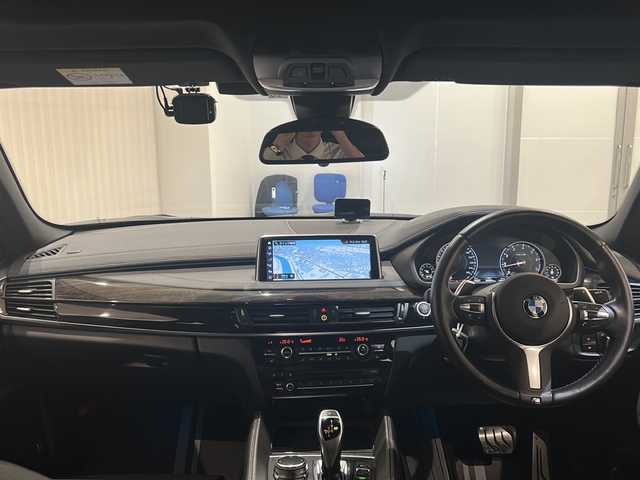 ＢＭＷ Ｘ６ xDrive50i Mスポーツ 新潟県 2018(平30)年 2.9万km サファイアブラックP XDrive（４WD）/電動ガラス・サンルーフ/ドライビングアシストプラス/・アクティブクルーズコントロール/・車線逸脱警告機能/・衝突回避/被害軽減ブレーキ/コンフォートパッケージ/・フロントコンフォートシート/・フロントベンチレーションシート/・4ゾーンオートマチックエアコンディショナー/10.2インチワイドディスプレイ/・HDDナビゲーション/・Bluetooth/USB/AUX/・CD/DVD/・フルセグTV/Mエアロダイナミクスパッケージ/ハーマンカードン/ヘッドアップディスプレイ/ETC/前後ドライブレコーダー/ソフトクローズ/オートマチックテールゲートオペレーション