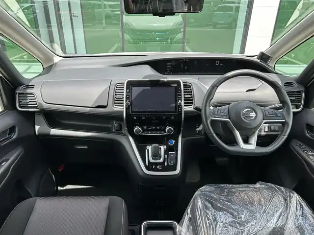 日産 セレナ e－パワー ハイウェイスター V 和歌山県 2018(平30)年 5万km ブリリアントホワイトパール 純正９インチナビ/フルセグTV/アラウンドビューモニター/デジタルインナー/（BT/USB/CD/DVD)/エマージェンシーブレーキ/プロパイロット/車線逸脱警報/ソナー/両側パワースライドドア/ハンズフリーオートスライドドア/純正フロアマット/純正アルミホイール/ビルトインETC/前席シートヒーター/ステアリングヒーター/LEDヘッドライト/フォグランプ/オートライト