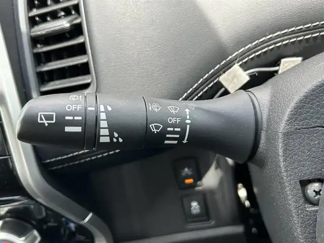 日産 セレナ e－パワー ハイウェイスター V 和歌山県 2018(平30)年 5万km ブリリアントホワイトパール 純正９インチナビ/フルセグTV/アラウンドビューモニター/デジタルインナー/（BT/USB/CD/DVD)/エマージェンシーブレーキ/プロパイロット/車線逸脱警報/ソナー/両側パワースライドドア/ハンズフリーオートスライドドア/純正フロアマット/純正アルミホイール/ビルトインETC/前席シートヒーター/ステアリングヒーター/LEDヘッドライト/フォグランプ/オートライト