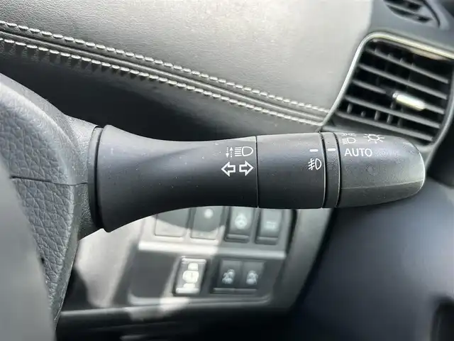 日産 セレナ e－パワー ハイウェイスター V 和歌山県 2018(平30)年 5万km ブリリアントホワイトパール 純正９インチナビ/フルセグTV/アラウンドビューモニター/デジタルインナー/（BT/USB/CD/DVD)/エマージェンシーブレーキ/プロパイロット/車線逸脱警報/ソナー/両側パワースライドドア/ハンズフリーオートスライドドア/純正フロアマット/純正アルミホイール/ビルトインETC/前席シートヒーター/ステアリングヒーター/LEDヘッドライト/フォグランプ/オートライト