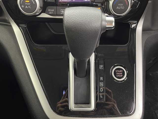 日産 セレナ ハイウェイスターVセレクションⅡ 鹿児島県 2019(令1)年 5.1万km ダイヤモンドブラック 純正9インチナビ/（フルセグ/BT/DVD/CD/USB）/フリップダウンモニター/アラウンドビューモニター/ステアリングスイッチ/クルーズコントロール/両側パワースライドドア/衝突軽減ブレーキ/レーンキープアシスト/クリアランスソナー/標識認識/ドライブレコーダー/ETC/スマートキー/プッシュスタート/LEDヘッドライト/オートライト/フォグライト/電動格納ミラー/純正フロアマット/サイドバイザー