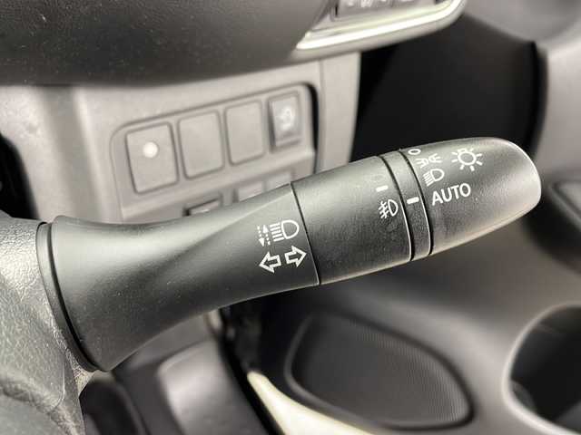 日産 セレナ ハイウェイスターVセレクションⅡ 鹿児島県 2019(令1)年 5.1万km ダイヤモンドブラック 純正9インチナビ/（フルセグ/BT/DVD/CD/USB）/フリップダウンモニター/アラウンドビューモニター/ステアリングスイッチ/クルーズコントロール/両側パワースライドドア/衝突軽減ブレーキ/レーンキープアシスト/クリアランスソナー/標識認識/ドライブレコーダー/ETC/スマートキー/プッシュスタート/LEDヘッドライト/オートライト/フォグライト/電動格納ミラー/純正フロアマット/サイドバイザー