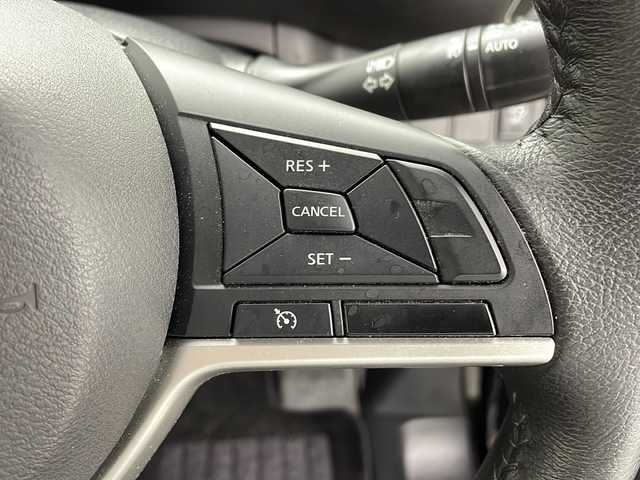 日産 セレナ ハイウェイスターVセレクションⅡ 鹿児島県 2019(令1)年 5.1万km ダイヤモンドブラック 純正9インチナビ/（フルセグ/BT/DVD/CD/USB）/フリップダウンモニター/アラウンドビューモニター/ステアリングスイッチ/クルーズコントロール/両側パワースライドドア/衝突軽減ブレーキ/レーンキープアシスト/クリアランスソナー/標識認識/ドライブレコーダー/ETC/スマートキー/プッシュスタート/LEDヘッドライト/オートライト/フォグライト/電動格納ミラー/純正フロアマット/サイドバイザー