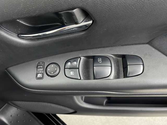 日産 セレナ ハイウェイスターVセレクションⅡ 鹿児島県 2019(令1)年 5.1万km ダイヤモンドブラック 純正9インチナビ/（フルセグ/BT/DVD/CD/USB）/フリップダウンモニター/アラウンドビューモニター/ステアリングスイッチ/クルーズコントロール/両側パワースライドドア/衝突軽減ブレーキ/レーンキープアシスト/クリアランスソナー/標識認識/ドライブレコーダー/ETC/スマートキー/プッシュスタート/LEDヘッドライト/オートライト/フォグライト/電動格納ミラー/純正フロアマット/サイドバイザー
