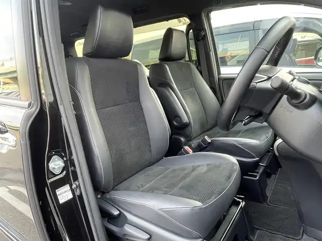 トヨタ ヴォクシー ZS 煌Ⅲ 福岡県 2020(令2)年 4万km イナズマスパーキングブラックガラスフレーク 純正10型SDナビ(フルセグTV/DVD/CD/BT)バックモニタートヨタセーフティセンスコーナーセンサー両側パワスラクルーズコントロールドラレコ前後ETC2.0USB純正LEDヘッドライト純正フロアマット純正アルミホイールプッシュスタートスマートキー