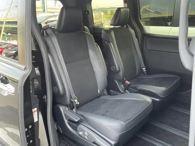 トヨタ ヴォクシー ZS 煌Ⅲ 福岡県 2020(令2)年 4万km イナズマスパーキングブラックガラスフレーク 純正10型SDナビ(フルセグTV/DVD/CD/BT)バックモニタートヨタセーフティセンスコーナーセンサー両側パワスラクルーズコントロールドラレコ前後ETC2.0USB純正LEDヘッドライト純正フロアマット純正アルミホイールプッシュスタートスマートキー