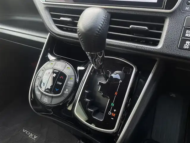 トヨタ ヴォクシー ZS 煌Ⅲ 福岡県 2020(令2)年 4万km イナズマスパーキングブラックガラスフレーク 純正10型SDナビ(フルセグTV/DVD/CD/BT)バックモニタートヨタセーフティセンスコーナーセンサー両側パワスラクルーズコントロールドラレコ前後ETC2.0USB純正LEDヘッドライト純正フロアマット純正アルミホイールプッシュスタートスマートキー