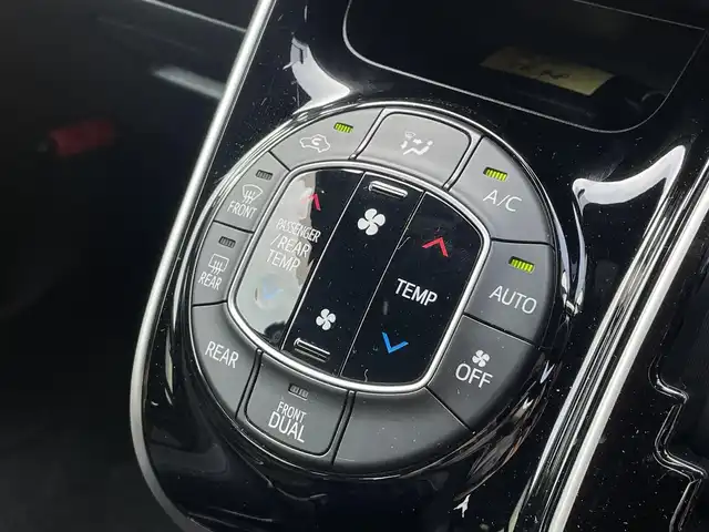 トヨタ ヴォクシー ZS 煌Ⅲ 福岡県 2020(令2)年 4万km イナズマスパーキングブラックガラスフレーク 純正10型SDナビ(フルセグTV/DVD/CD/BT)バックモニタートヨタセーフティセンスコーナーセンサー両側パワスラクルーズコントロールドラレコ前後ETC2.0USB純正LEDヘッドライト純正フロアマット純正アルミホイールプッシュスタートスマートキー
