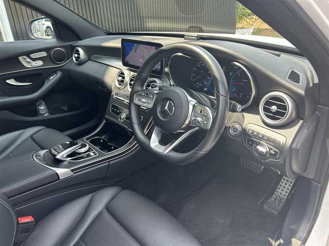 メルセデス・ベンツ Ｃ２２０ｄ ローレウスED スポーツプラスPKG 福岡県 2021(令3)年 5.1万km ポーラホワイト レーダーセーフティパッケージ/アダプティブクルーズコントロール/ブラインドスポットモニター/レーンキープアシスト/アクティブセーフティブレーキ/ワイヤレス充電/ヘッドアップディスプレイ/純正ナビ/Applecarplay/androidauto/フルセグTV/バックカメラ　/Bluetooth/エアーサスペンション/黒革シート/前席シートヒーター/パワーバックドア/LEDヘッドライト/純正18インチアルミホイール/ETC/スペアキー×1