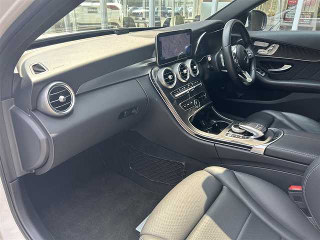 メルセデス・ベンツ Ｃ２２０ｄ ローレウスED スポーツプラスPKG 福岡県 2021(令3)年 5.1万km ポーラホワイト レーダーセーフティパッケージ/アダプティブクルーズコントロール/ブラインドスポットモニター/レーンキープアシスト/アクティブセーフティブレーキ/ワイヤレス充電/ヘッドアップディスプレイ/純正ナビ/Applecarplay/androidauto/フルセグTV/バックカメラ　/Bluetooth/エアーサスペンション/黒革シート/前席シートヒーター/パワーバックドア/LEDヘッドライト/純正18インチアルミホイール/ETC/スペアキー×1