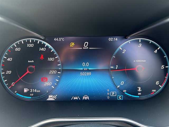 メルセデス・ベンツ Ｃ２２０ｄ ローレウスED スポーツプラスPKG 福岡県 2021(令3)年 5.1万km ポーラホワイト レーダーセーフティパッケージ/アダプティブクルーズコントロール/ブラインドスポットモニター/レーンキープアシスト/アクティブセーフティブレーキ/ワイヤレス充電/ヘッドアップディスプレイ/純正ナビ/Applecarplay/androidauto/フルセグTV/バックカメラ　/Bluetooth/エアーサスペンション/黒革シート/前席シートヒーター/パワーバックドア/LEDヘッドライト/純正18インチアルミホイール/ETC/スペアキー×1