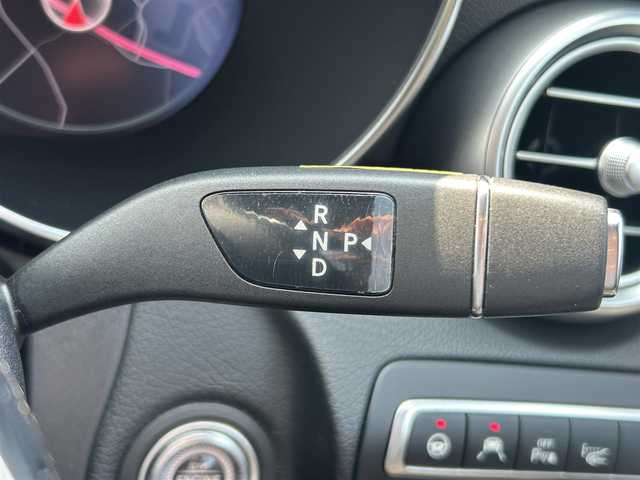 メルセデス・ベンツ Ｃ２２０ｄ ローレウスED スポーツプラスPKG 福岡県 2021(令3)年 5.1万km ポーラホワイト レーダーセーフティパッケージ/アダプティブクルーズコントロール/ブラインドスポットモニター/レーンキープアシスト/アクティブセーフティブレーキ/ワイヤレス充電/ヘッドアップディスプレイ/純正ナビ/Applecarplay/androidauto/フルセグTV/バックカメラ　/Bluetooth/エアーサスペンション/黒革シート/前席シートヒーター/パワーバックドア/LEDヘッドライト/純正18インチアルミホイール/ETC/スペアキー×1
