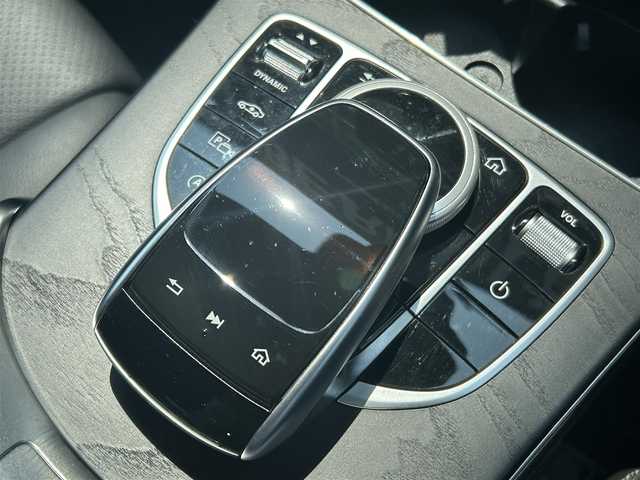 メルセデス・ベンツ Ｃ２２０ｄ ローレウスED スポーツプラスPKG 福岡県 2021(令3)年 5.1万km ポーラホワイト レーダーセーフティパッケージ/アダプティブクルーズコントロール/ブラインドスポットモニター/レーンキープアシスト/アクティブセーフティブレーキ/ワイヤレス充電/ヘッドアップディスプレイ/純正ナビ/Applecarplay/androidauto/フルセグTV/バックカメラ　/Bluetooth/エアーサスペンション/黒革シート/前席シートヒーター/パワーバックドア/LEDヘッドライト/純正18インチアルミホイール/ETC/スペアキー×1