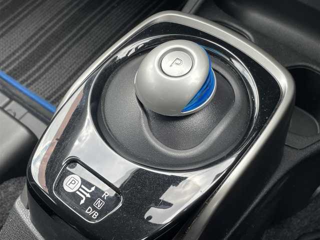 日産 ノート e－パワー X 愛媛県 2018(平30)年 7.5万km ブリリアントホワイトパール フォグランプ/純正SDナビ/Bluetooth/CD/USB/ワンセグTV/バックカメラ/コーナーセンサー/ドラレコ/ETC/スペアキー/LED/オートライト/パワーステアリング/パワーウィンドウ/アイドリングストップ/レーンキープアシスト/純正フロアマット/純正アルミホイール