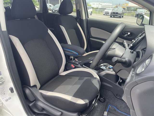日産 ノート e－パワー X 愛媛県 2018(平30)年 7.5万km ブリリアントホワイトパール フォグランプ/純正SDナビ/Bluetooth/CD/USB/ワンセグTV/バックカメラ/コーナーセンサー/ドラレコ/ETC/スペアキー/LED/オートライト/パワーステアリング/パワーウィンドウ/アイドリングストップ/レーンキープアシスト/純正フロアマット/純正アルミホイール