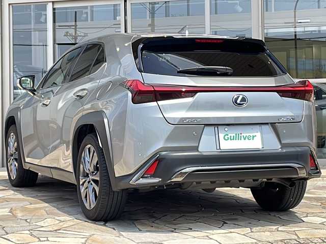 レクサス ＵＸ 250h Fスポーツ 静岡県 2020(令2)年 2.5万km ソニックチタニウム 【主要装備】/純正ナビ　/アラウンドビューモニター　/赤レザーシート　/ステアリングスイッチ　/レーダークルーズコントロール　/ドライブレコーダー　/プッシュスタート　/スマートキー　/パドルシフト　/ハンドルヒーター　/サンルーフ/置くだけ充電/ブレーキホールド/ETC2.0/ブラインドスポットビューモニター