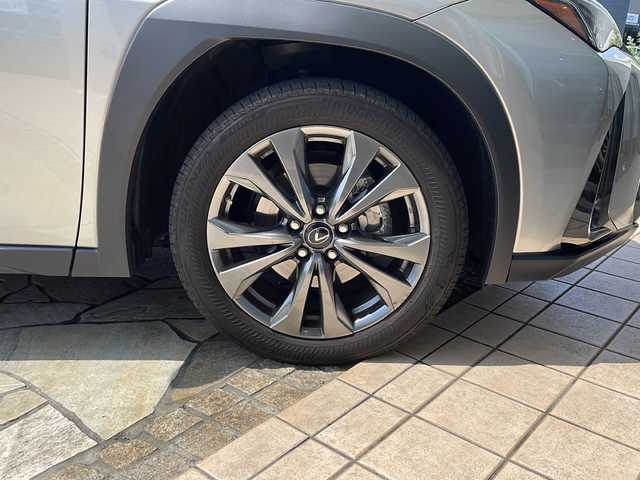 レクサス ＵＸ 250h Fスポーツ 静岡県 2020(令2)年 2.5万km ソニックチタニウム 【主要装備】/純正ナビ　/アラウンドビューモニター　/赤レザーシート　/ステアリングスイッチ　/レーダークルーズコントロール　/ドライブレコーダー　/プッシュスタート　/スマートキー　/パドルシフト　/ハンドルヒーター　/サンルーフ/置くだけ充電/ブレーキホールド/ETC2.0/ブラインドスポットビューモニター