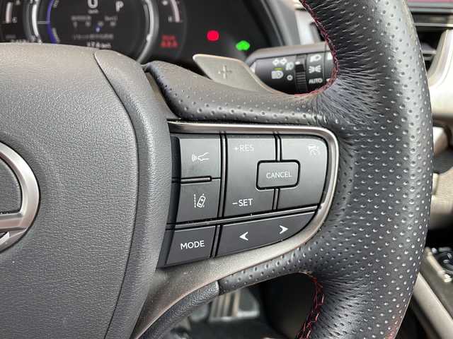 レクサス ＵＸ 250h Fスポーツ 静岡県 2020(令2)年 2.5万km ソニックチタニウム 【主要装備】/純正ナビ　/アラウンドビューモニター　/赤レザーシート　/ステアリングスイッチ　/レーダークルーズコントロール　/ドライブレコーダー　/プッシュスタート　/スマートキー　/パドルシフト　/ハンドルヒーター　/サンルーフ/置くだけ充電/ブレーキホールド/ETC2.0/ブラインドスポットビューモニター