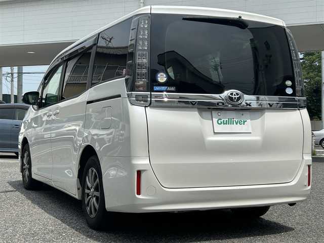 トヨタ ヴォクシー X 愛知県 2015(平27)年 6.3万km ホワイトパールクリスタルシャイン ワンオーナー/SDナビ/フルセグ/BT/バックカメラ/パワースライドドア/ビルトインETC/Aストップ/キーレス/オートライト/取説/保証書