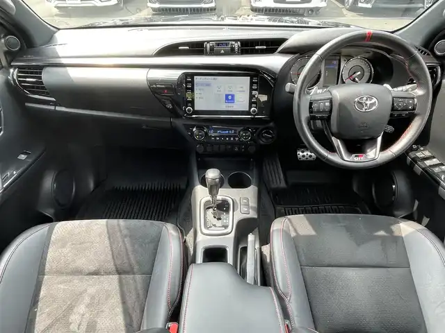 トヨタ ハイラックス Z GRスポーツ 愛媛県 2022(令4)年 2.3万km アティチュードブラックマイカ 純正ディスプレイオーディオ/・Bluetooth/・Miracast/・FM/AM/・USB/前後ドライブレコーダー/バック・フロント・サイド・全方位カメラ/ETC/レーダークルーズコントロール/パワーシート/スペアキー/サイドステップ/マッドガード/パートタイム4WDシステム/プリクラッシュセーフティ/レーンディパーチャーアラート/ロードサインアシスト/先行車発進告知機能/LEDフロントフォグランプ