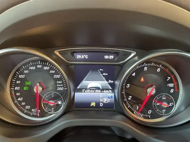 メルセデス・ベンツ ＧＬＡ２２０ 4マチック 愛知県 2017(平29)年 1.2万km カルサイトホワイト プレミアムパッケージ/　パノラミックスライディングルーフ/　メモリ付きフルパワーシート/　アンビエントライト/　Harman/Kardonサウンドシステム/レーダーセーフティパッケージ/　アダプティブクルーズコントロール/　レーンキープアシスト/　ブラインドスポットモニター/純正HDDナビ/　SD/USB/Bluetooth/バックカメラ/パドルシフト/シートヒーター/LEDヘッドライト/純正18インチAW/キーレスゴー