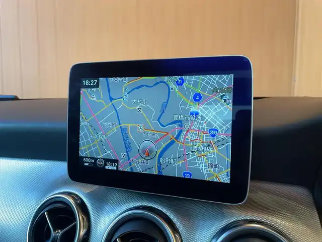 メルセデス・ベンツ ＧＬＡ２２０ 4マチック 愛知県 2017(平29)年 1.2万km カルサイトホワイト プレミアムパッケージ/　パノラミックスライディングルーフ/　メモリ付きフルパワーシート/　アンビエントライト/　Harman/Kardonサウンドシステム/レーダーセーフティパッケージ/　アダプティブクルーズコントロール/　レーンキープアシスト/　ブラインドスポットモニター/純正HDDナビ/　SD/USB/Bluetooth/バックカメラ/パドルシフト/シートヒーター/LEDヘッドライト/純正18インチAW/キーレスゴー