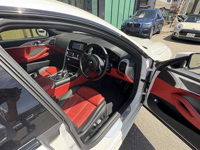 ＢＭＷ ８４０ｄ xDriveグランクーペ 石川県 2019(令1)年 2.1万km ミネラルホワイト 4WD/純正HDDナビ/バック/サイド/全方位カメラ/ｈａｒｍａｎ／ｋａｒｄｏｎオーディオ/AppleCarPlay/Bluetooth/USB/ヘッドアップディスプレイ/アダプティブクルーズコントロール/インテリジェントセーフティー/衝突軽減ブレーキ/パドルシフト/ブラインドスポットモニター/電動格納ミラー/ワイヤレスチャージャー/赤／黒革シート/パワーシート/メモリーシート/シートヒーター/シートベンチレーション/ドライブレコーダー/ミラー一体型ETC