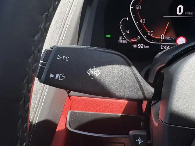 ＢＭＷ ８４０ｄ xDriveグランクーペ 石川県 2019(令1)年 2.1万km ミネラルホワイト 4WD/純正HDDナビ/バック/サイド/全方位カメラ/ｈａｒｍａｎ／ｋａｒｄｏｎオーディオ/AppleCarPlay/Bluetooth/USB/ヘッドアップディスプレイ/アダプティブクルーズコントロール/インテリジェントセーフティー/衝突軽減ブレーキ/パドルシフト/ブラインドスポットモニター/電動格納ミラー/ワイヤレスチャージャー/赤／黒革シート/パワーシート/メモリーシート/シートヒーター/シートベンチレーション/ドライブレコーダー/ミラー一体型ETC