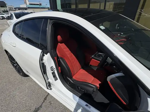 ＢＭＷ ８４０ｄ xDriveグランクーペ 石川県 2019(令1)年 2.1万km ミネラルホワイト 4WD/純正HDDナビ/バック/サイド/全方位カメラ/ｈａｒｍａｎ／ｋａｒｄｏｎオーディオ/AppleCarPlay/Bluetooth/USB/ヘッドアップディスプレイ/アダプティブクルーズコントロール/インテリジェントセーフティー/衝突軽減ブレーキ/パドルシフト/ブラインドスポットモニター/電動格納ミラー/ワイヤレスチャージャー/赤／黒革シート/パワーシート/メモリーシート/シートヒーター/シートベンチレーション/ドライブレコーダー/ミラー一体型ETC