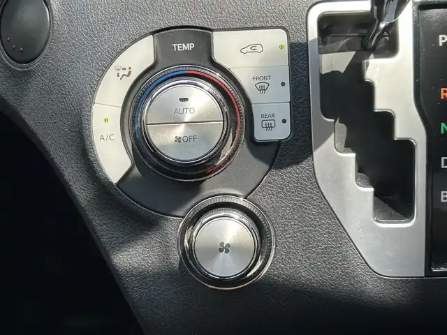 トヨタ シエンタ ハイブリッド ファンベースG 兵庫県 2019(令1)年 7.2万km ホワイトパールクリスタルシャイン ワンオーナー/純正ディーラーナビ/（CD/DVD/BT/フルセグTV）/全方位カメラ/両側パワースライドドア/トヨタセーフティセンス/衝突軽減ブレーキ/レーンキーピングサポート/オートマチックハイビーム/コーナーセンサー/革調シートカバー/前席シートヒーター/ETC/前後ドライブレコーダー/スマートキー/スペアキー/保証書/取扱説明書