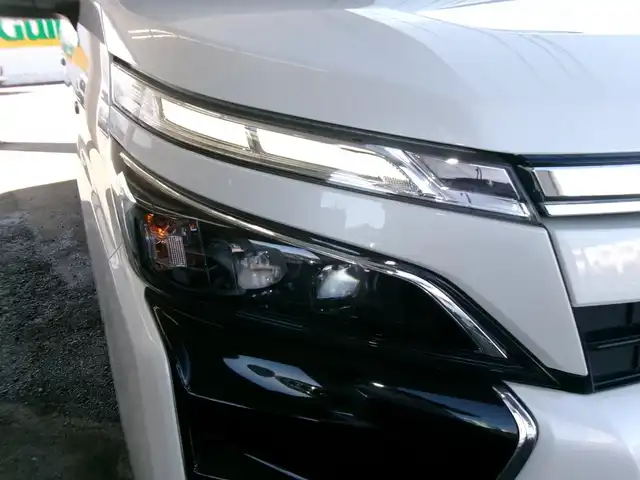 トヨタ ヴォクシー ハイブリッド ZS 煌 群馬県 2018(平30)年 5.1万km ホワイトパールクリスタルシャイン Toyota Safety Sense C/純正SDナビ/バックカメラ/両側パワースライドドア/シートヒーター/クルーズコントロール/2.0ETC/ニーエアバッグ